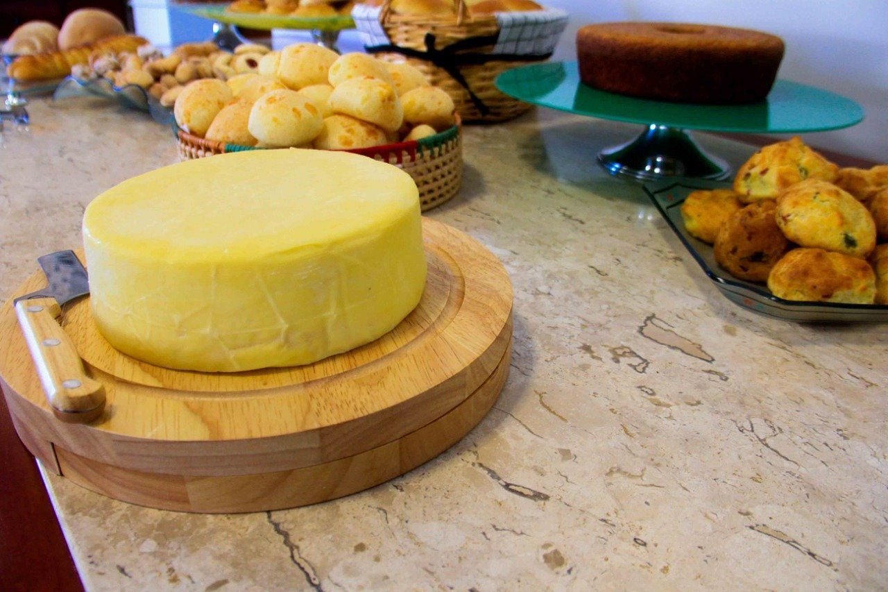 Queijo mineiro na tábua